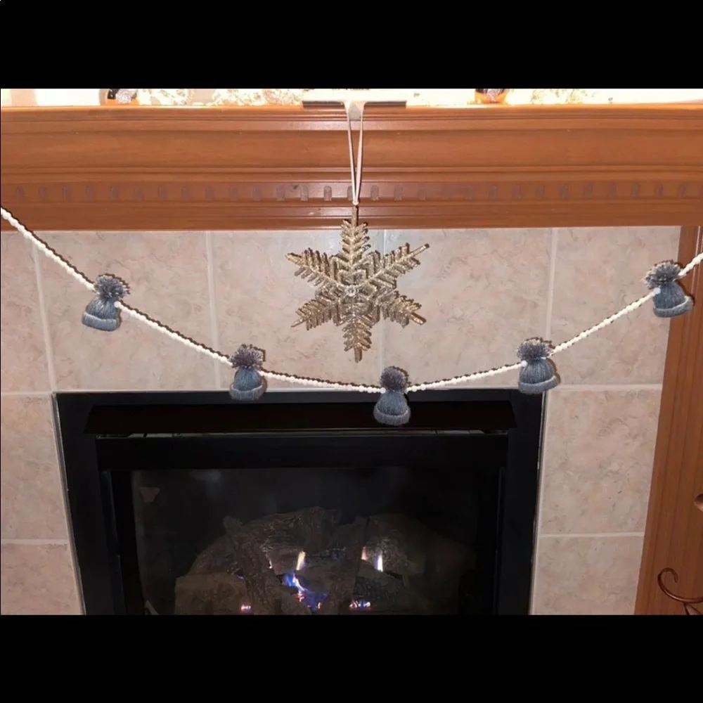 Mini winter yarn hat garland decoration
